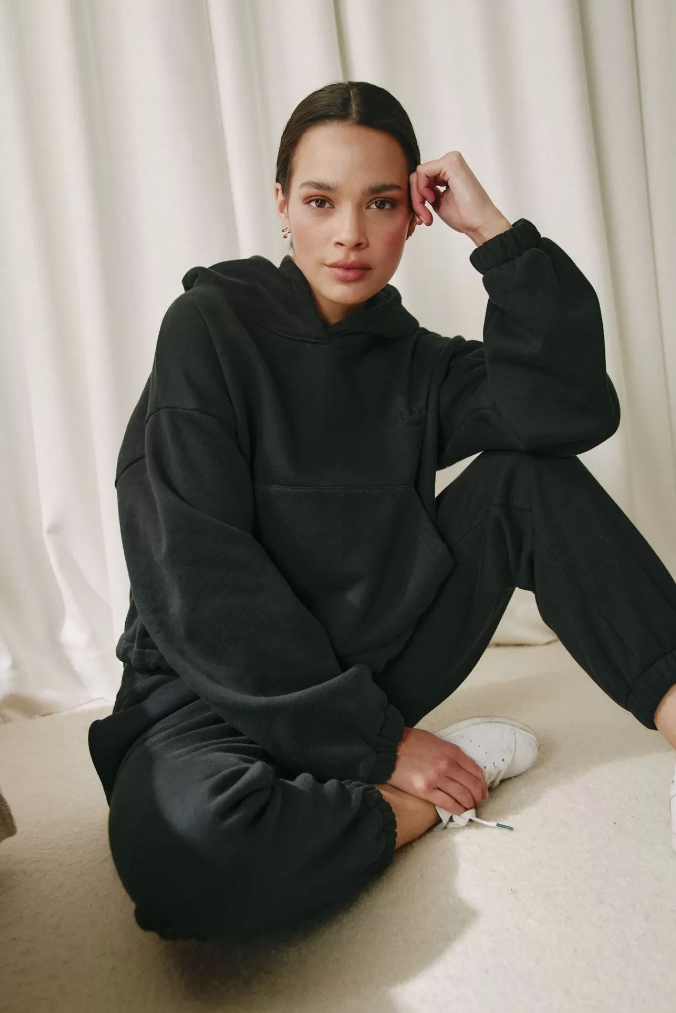 The Akala Studio Forever Black Set New