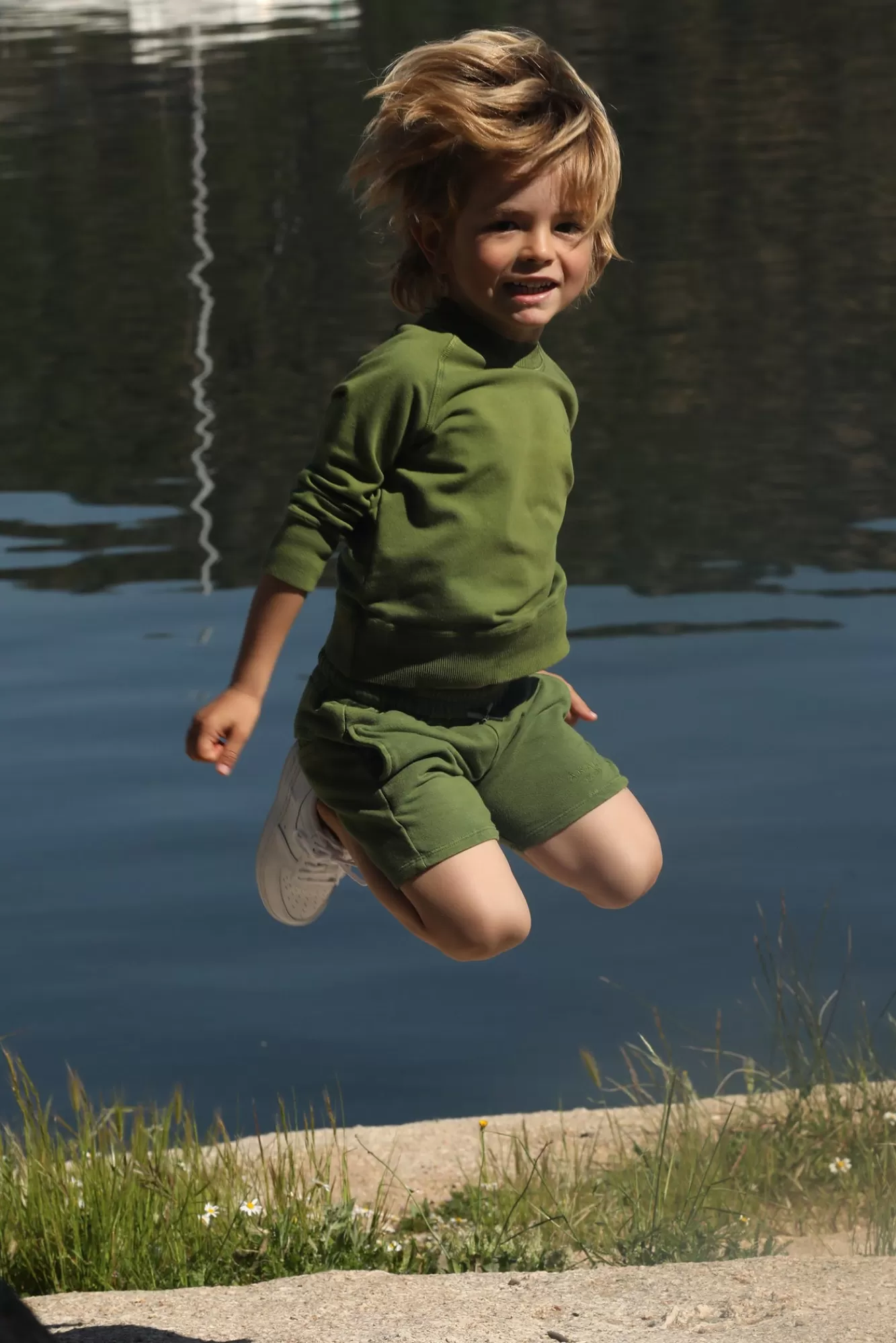 The Akala Studio Tropical Green Sweater Boy Store