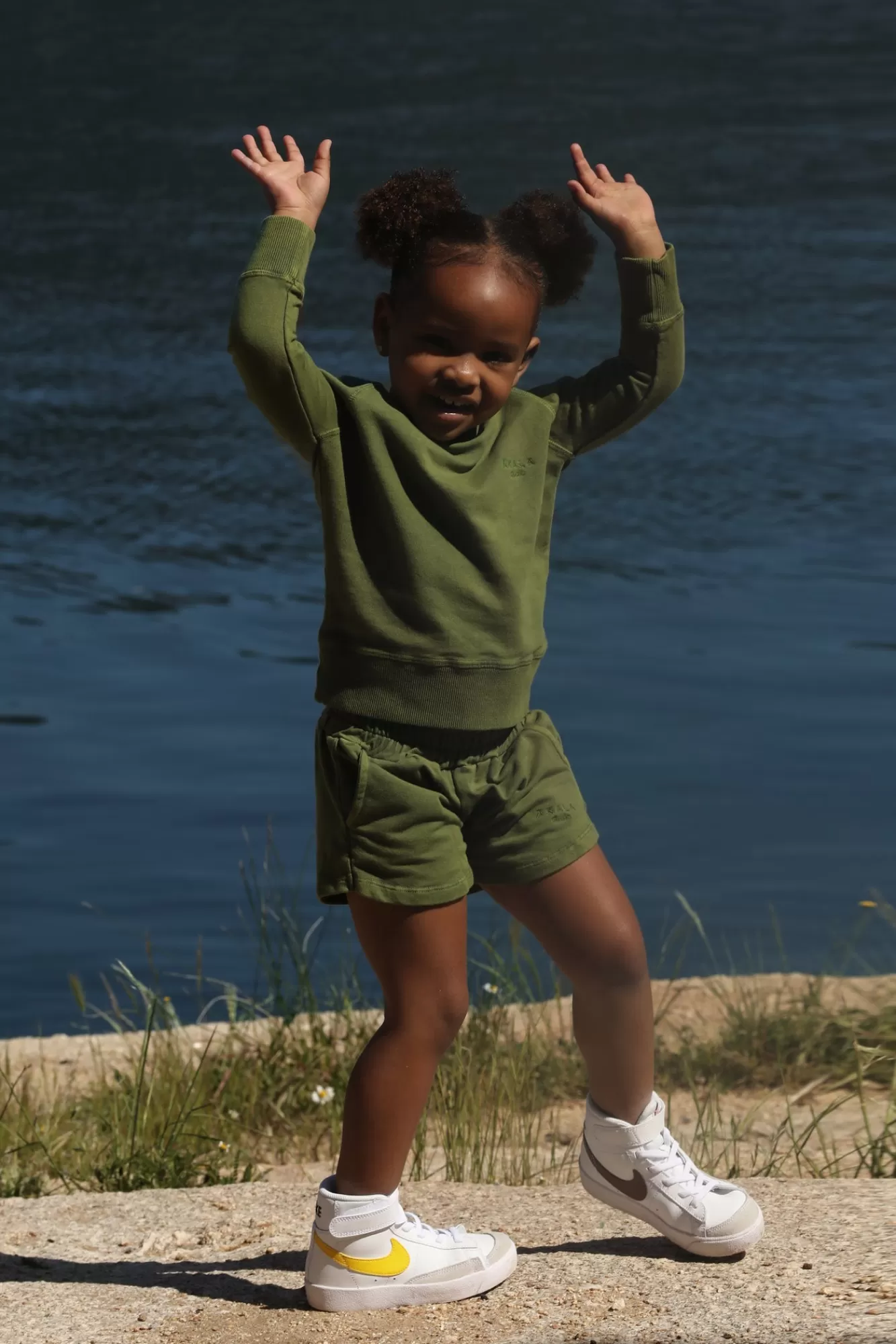 The Akala Studio Tropical Green Sweater Girl Cheap